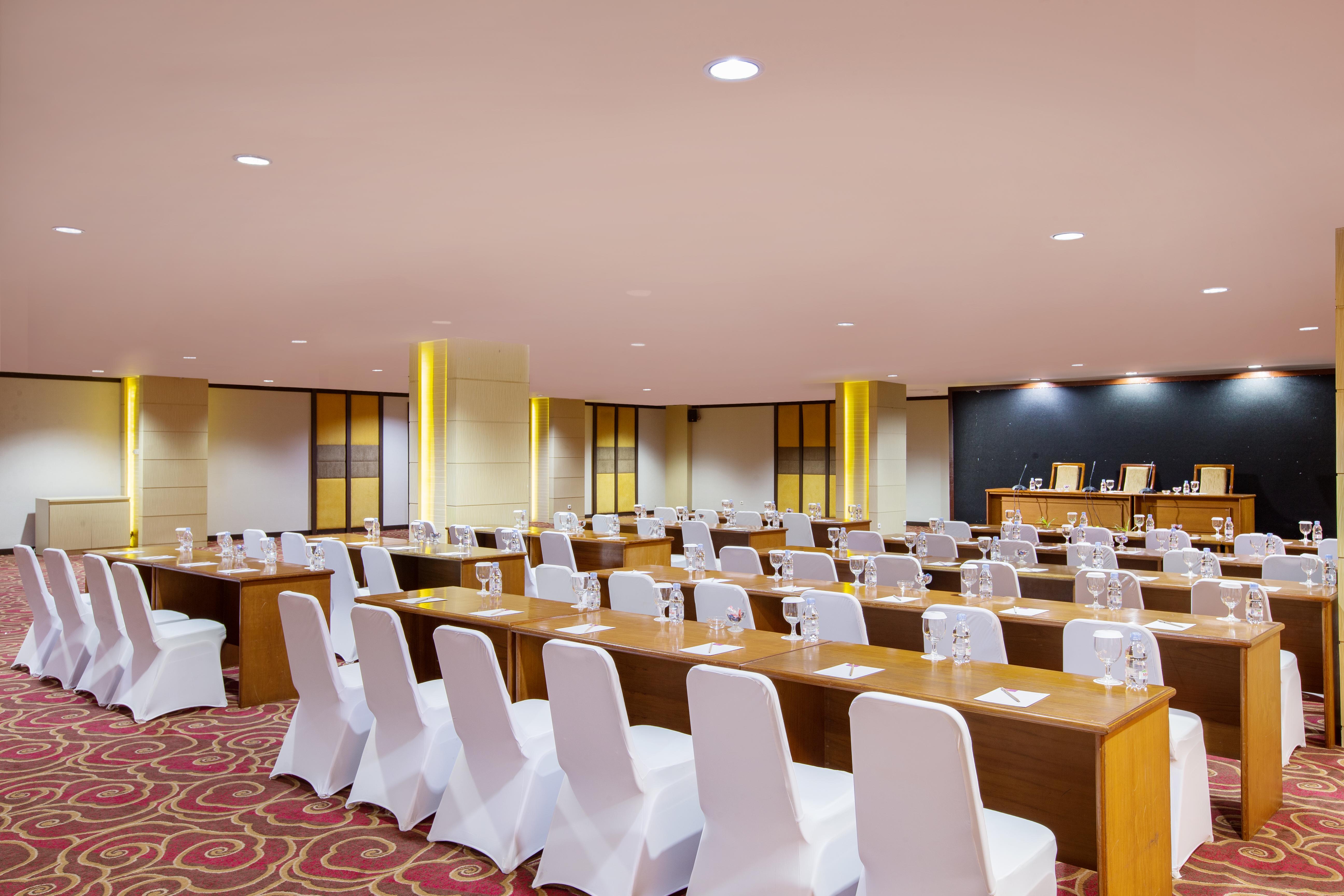 Grand Inna Malioboro Джокьякарта Экстерьер фото